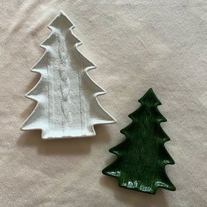Hallmark Tree Shaped Christmas Plates 3D Sweater Design Green White Set of 2 NEW